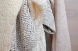 Rekomendasi Berbagai Bahan Pembuatan Cardigan Keren Wanita