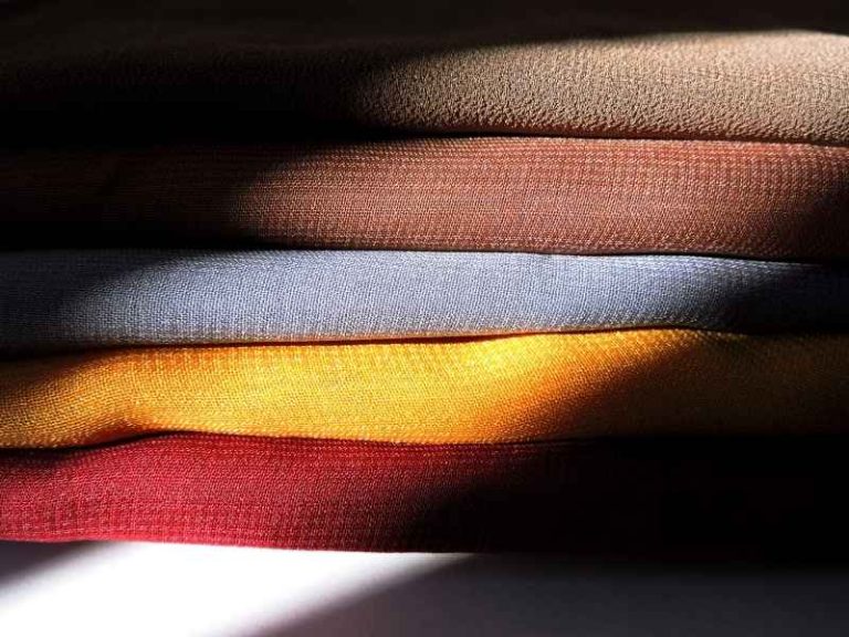 Mau Pakai Jasa Desain Jilbab Printing? Kenali Dulu 4 Bahan Berikut!